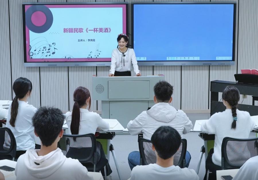 李爽霞坚守初心的教育追光者